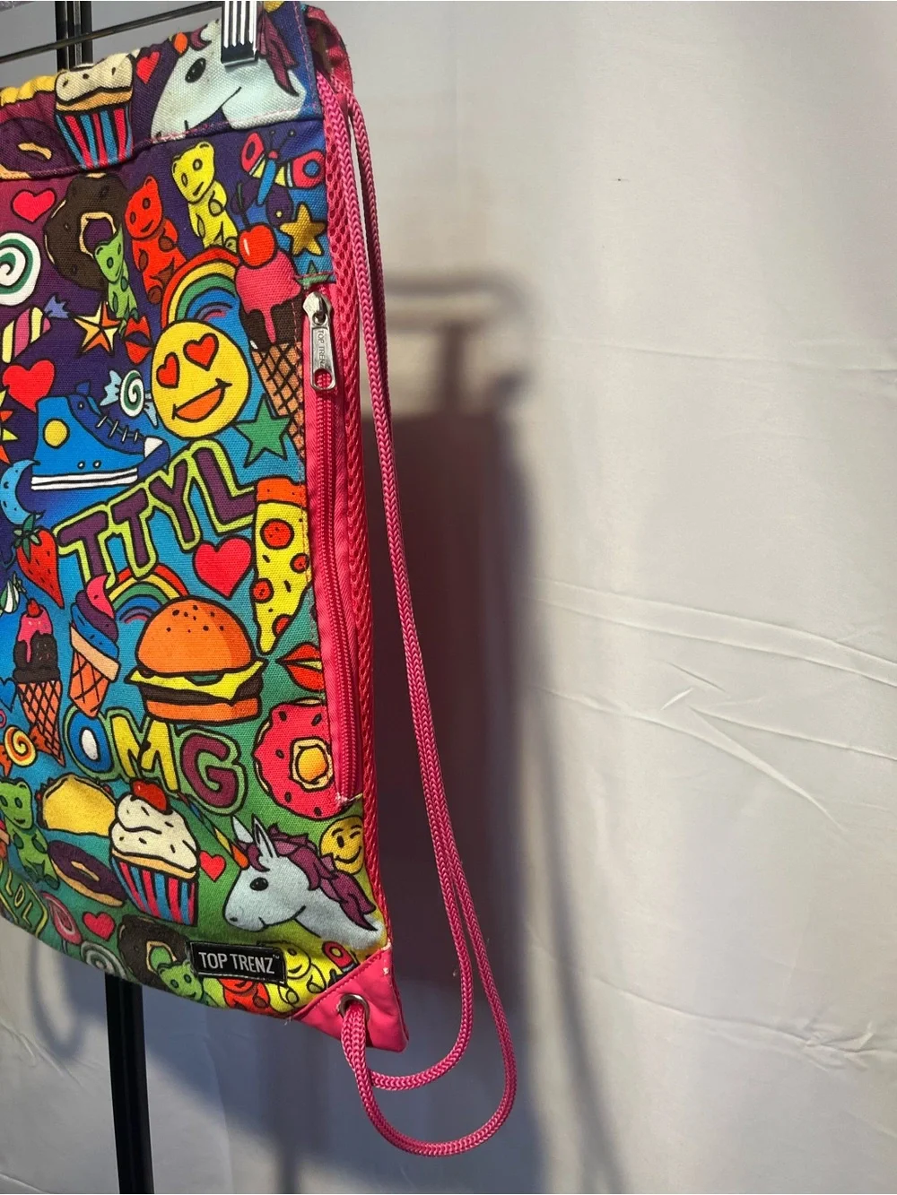 TOP TRENZ vibrant, multi-colored all Over doodle print duffel bag